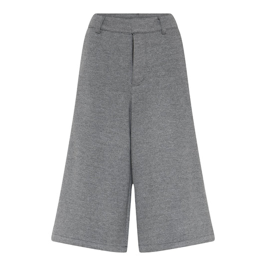 Harmaat culottes-housut korkealla vyötäröllä ja leveillä vajaamittaisilla lahkeilla