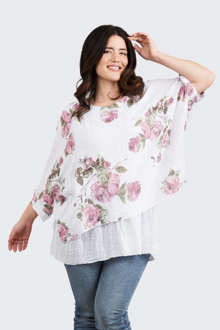 Romanttinen ruusukuosinen kerrostettu pusero, jossa halkiot sivuissa ja joustava trikootoppi alla, hengittävää puuvillaa