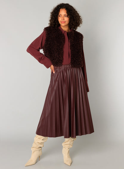 Aiko Essential pliseerattu hame, PU-pinnoitettu midihame naisellisella leikkauksella ja joustavalla vyötäröllä – elegantti ja mukava hame.