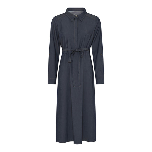 Pitkähihainen farkkumekko vyöllä ja nappilistalla.