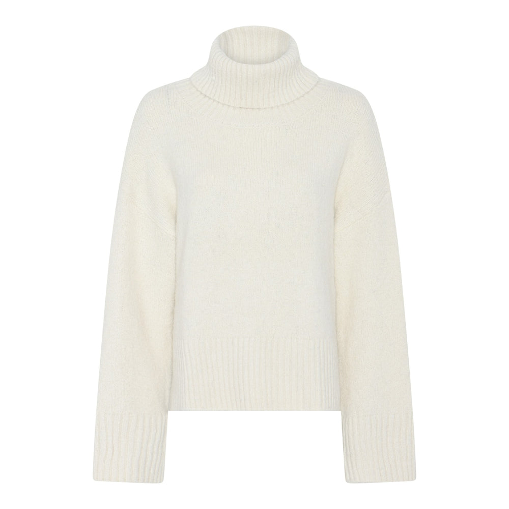 Alliette 1 luonnonvalkoinen oversize-neule korkealla kauluksella – rento ja tyylikäs syysneule.