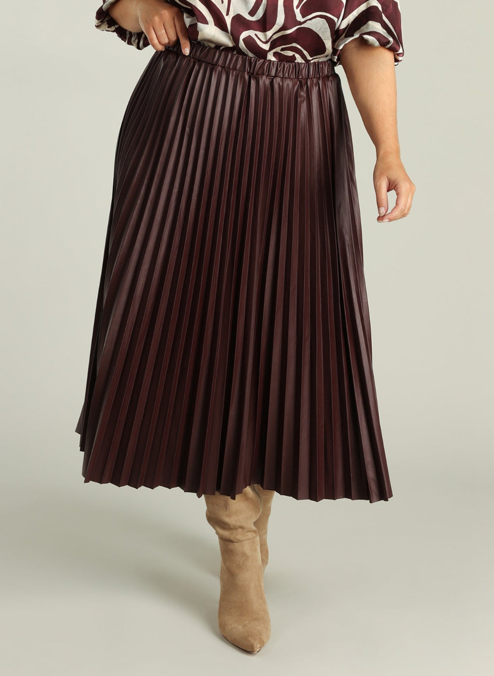 Bodée Essential pliseerattu hame naisellinen, PU-pinnoitettu midihame, joustava vyötärö – elegantti ja mukava hame arkeen ja juhlaan.