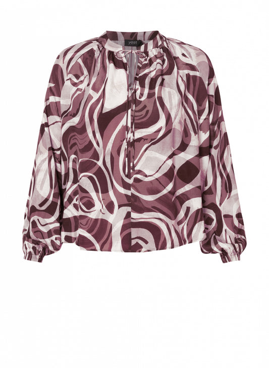 Viskoosipaita leveillä hihoilla ja nyörillä pyöreässä pääntiessä. Orgaaninen kuosi, läpikuultava materiaali, naisellinen ja rento tyyli.