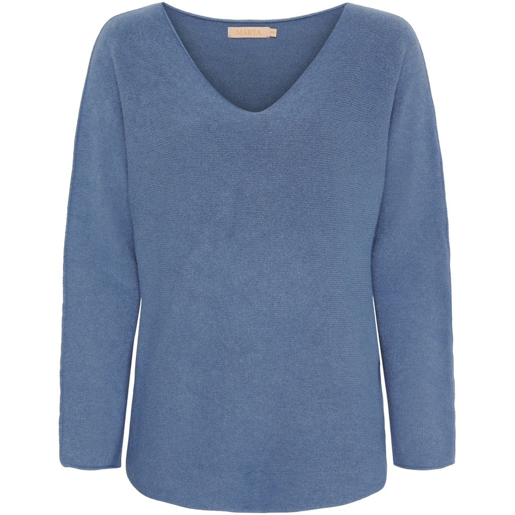 Martan Celina-neule – kevyt ja elegantti V-aukkoinen naisten neule