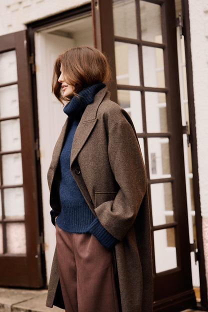 Garibaldi villakangastakki – tyylikäs villasekoitetakki klassisella leikkauksella ja vuorikankaalla.