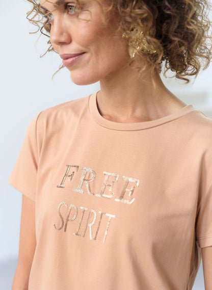 Gianina T-paita Free Spirit tekstillä, rento regular-fit, pehmeä materiaali ja iloinen teksti, monikäyttöinen arkeen