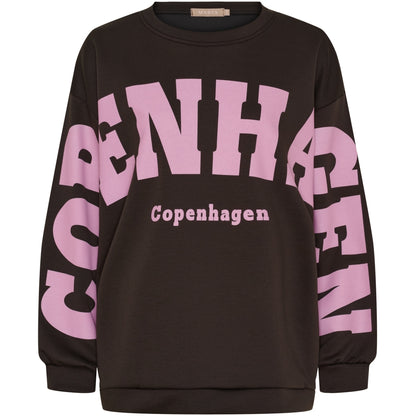 Martan Hibiscus collegepusero, jossa etupuolella “Copenhagen”-teksti. Pitkähihainen, pehmeä ja rento pusero.