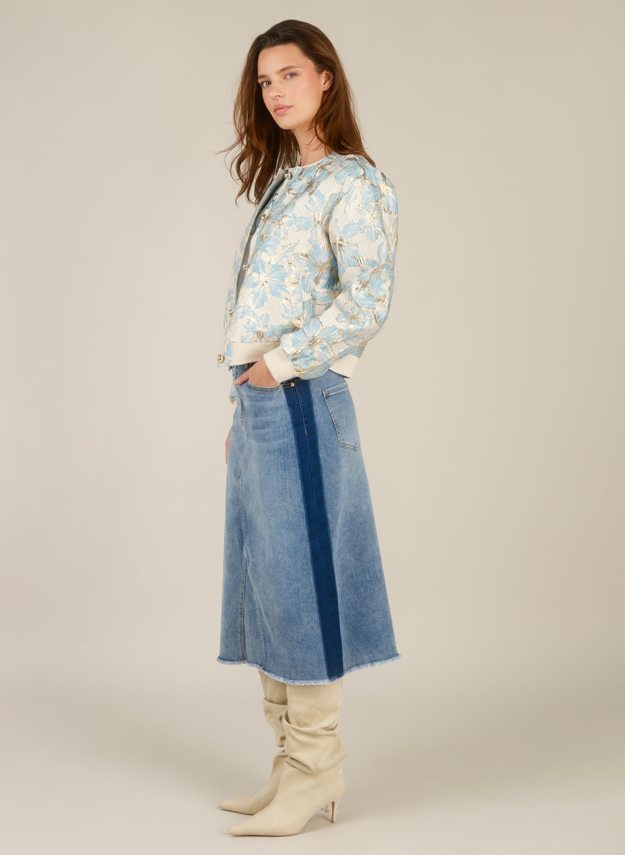 Iris farkkuhame slim fit, bleached wash, joustava denim-hame polven yläpuolelle