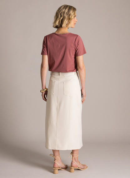 Kaia slim fit T-paita kimallusreunuksella ja pyöreällä pääntiellä