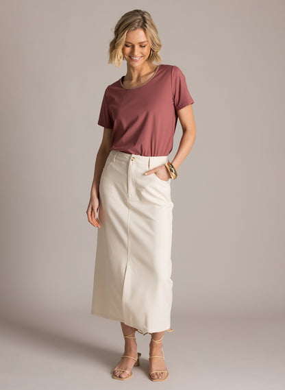 Kaia slim fit T-paita kimallusreunuksella ja pyöreällä pääntiellä