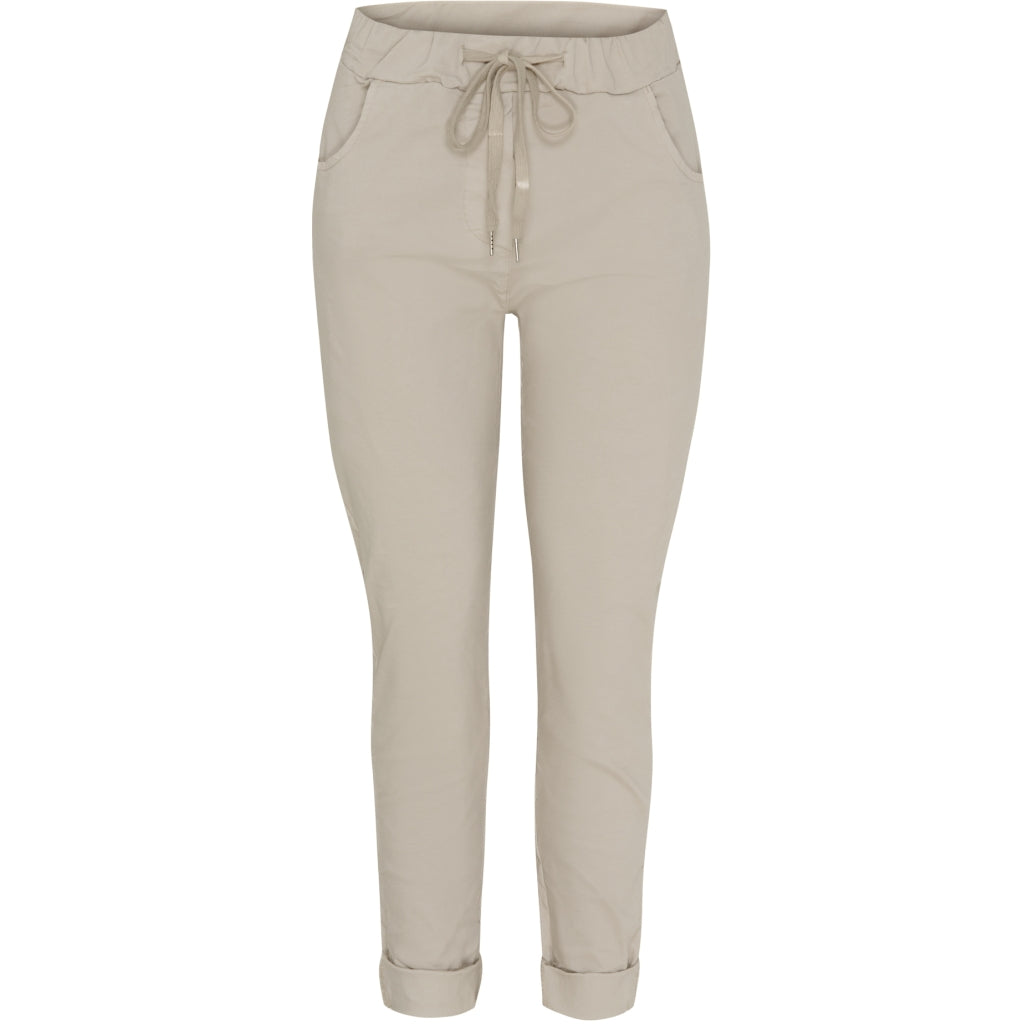 Kalie housut MARTA, rennot ja joustavat kapealahkeiset housut nyörivyötäröllä ja käännetyillä lahkeilla – tyylikkäät ja mukavat arkeen ja vapaa-aikaan.