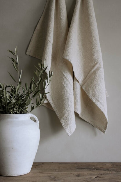 Lämpimän sävyiset puuvillaiset keittiöpyyhkeet, Majas Cottage. Majas Cottege lahjoittaa 10% tuotosta Barncancerfondenille.