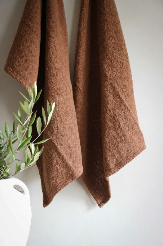 Lämpimän sävyiset puuvillaiset keittiöpyyhkeet, Majas Cottage. Majas Cottege lahjoittaa 10% tuotosta Barncancerfondenille.