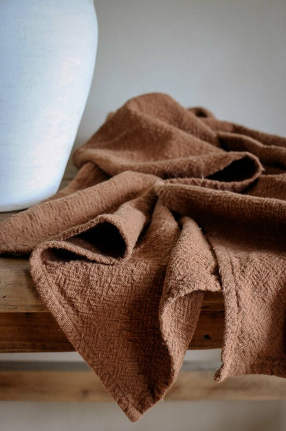 Lämpimän sävyiset puuvillaiset keittiöpyyhkeet, Majas Cottage. Majas Cottege lahjoittaa 10% tuotosta Barncancerfondenille.