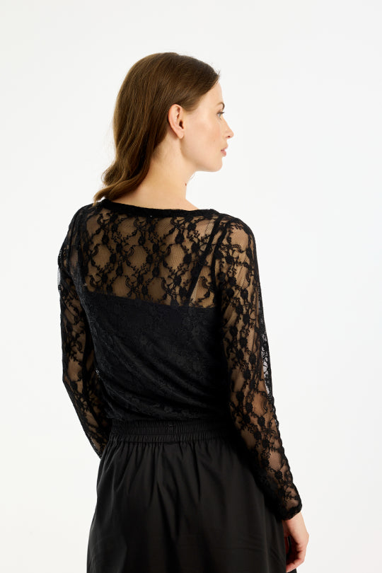 Kia pitkähihainen pitsipaita iN FRONT, kaunis ja naisellinen musta pitkähihainen paita naisille.