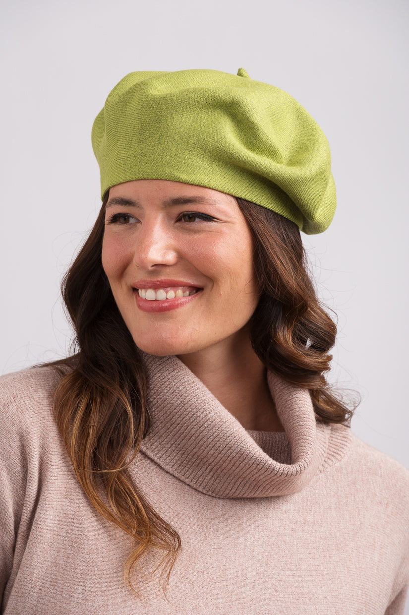 Baskeri Kotirouva – pehmeä neulottu baskeri ranskalaisella eleganssilla, viskoosia ja villaa