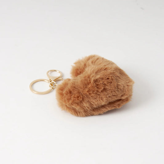 Pehmeä sydämenmuotoinen laukkukoru keinoturkiksesta, kullanväriset metalliyksityiskohdat ja karbiinikoukku laukkuun tai avaimiin