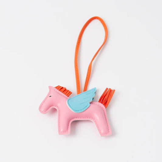 Rosenvingen Pegasus-laukkukoru, keinonahkainen siivekäs koriste kiinnityslenkillä laukkuun tai avaimiin