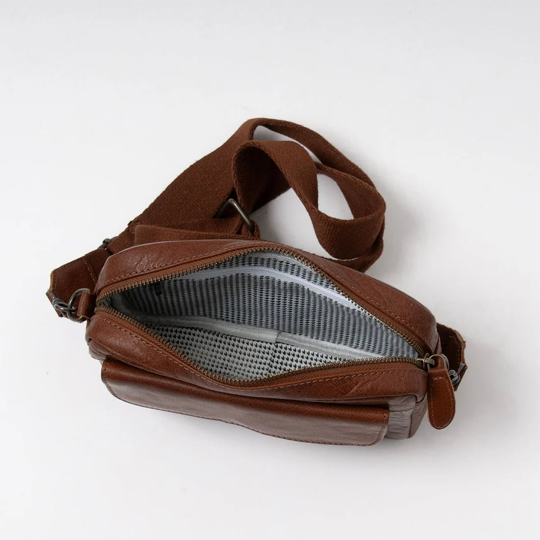 LAVA nahkalaukku Rosenvinge – moderni ja elegantti nahkainen olkalaukku naisille