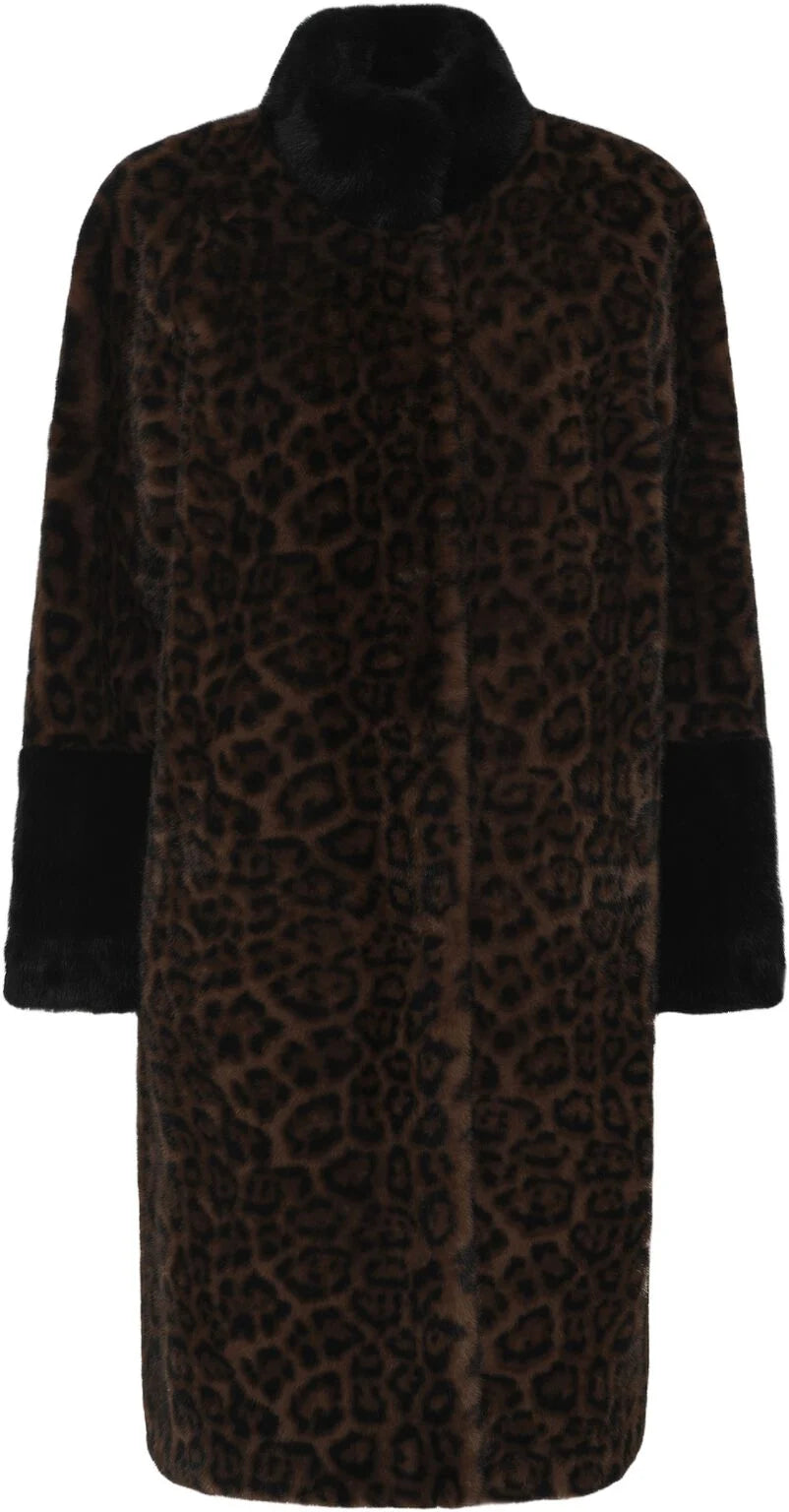 Michan leoparditekoturkki, pitkä ja pehmeä tekoturkki leopardikuosilla. Ylellinen ja lämmin takki arkeen ja juhlaan..