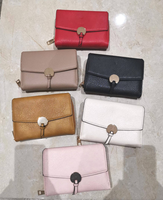 Tyylikäs naisten keinonahkalompakko, jossa tilaa korteille, kolikoille ja seteleille