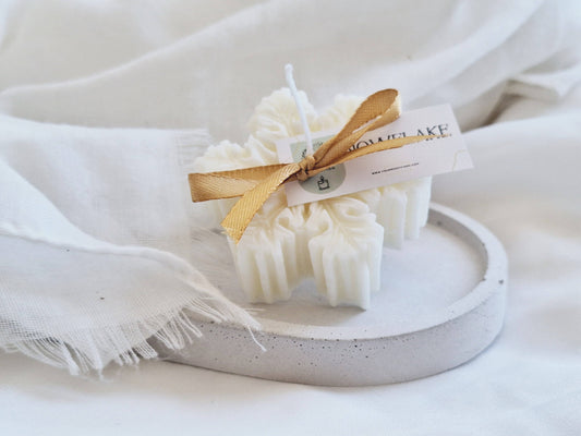 Käsintehty soijavaha joulukynttilä, talvinen vetiver–patchouli–lemongrass -tuoksu, puuvillasydän, pieni 40 g koko