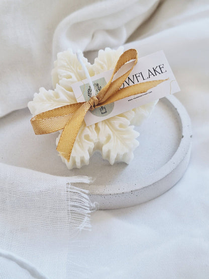 Käsintehty soijavaha joulukynttilä, talvinen vetiver–patchouli–lemongrass -tuoksu, puuvillasydän, pieni 40 g koko