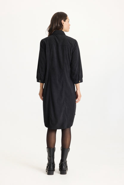 Mallery-mekko iN FRONT – naisellinen ja laskeutuva mekko arkeen ja juhlaan