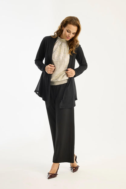 Minna-neuletakki iN FRONT – kevyt, ilmava ja monikäyttöinen heittotakki, sopii mekon tai topin päälle