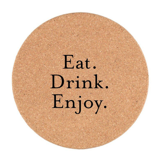 Korkkialusta Eat Drink Enjoy tekstillä, pyöreä lasinalunen, luonnollinen korkki, pöydän suoja, tyylikäs kattaus