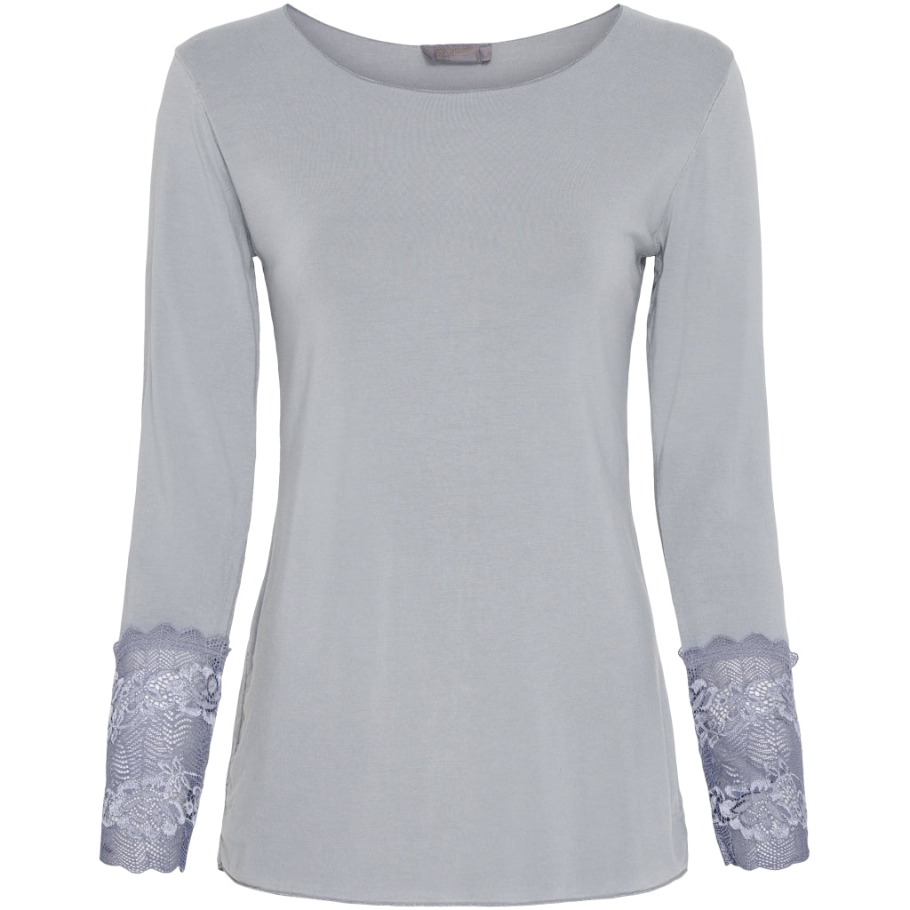 Pitkähihainen MARTA pukeutumispaita pitsihihoilla, naisellinen ja tyylikäs arkeen ja juhlaan.