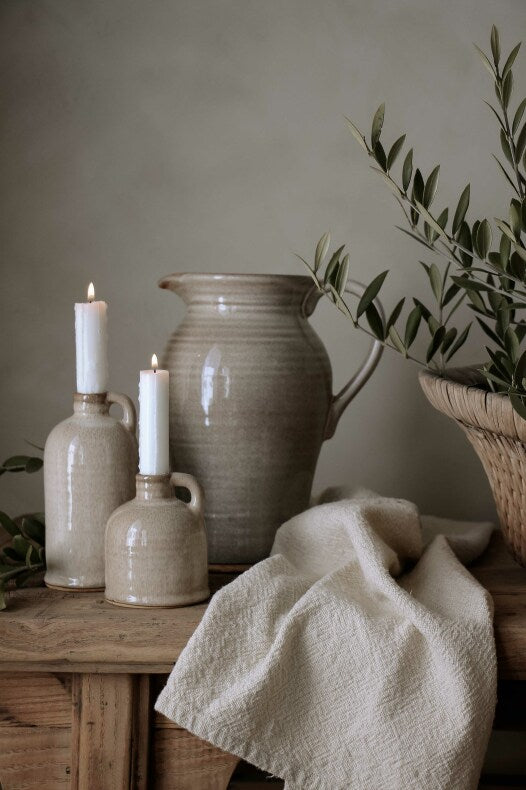 Käsintehty keraaminen Rustic-kannu Majas Cottagelta, rouhean kaunis ja luonnollinen kannu sisustukseen, kukkamaljakoksi tai kattaukseen.