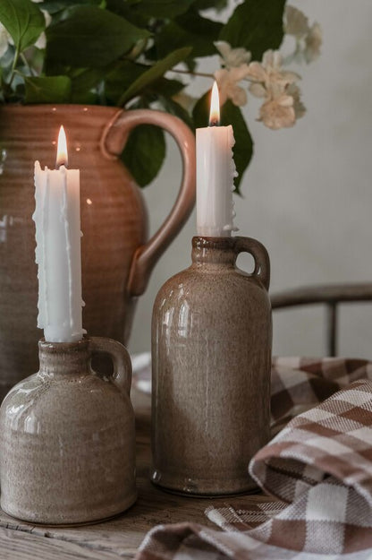 Käsintehty keraaminen Rustic-kynttilänjalka Majas Cottagelta, rouhean kaunis ja luonnollinen kynttilänpidike skandinaaviseen sisustukseen.