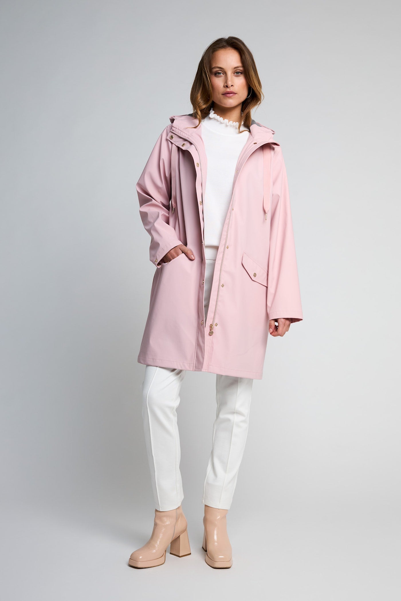 Micha vuorellinen sadetakki, tyylikäs city-sadetakki naisille, rento leikkaus ja vedenpitävä materiaali.