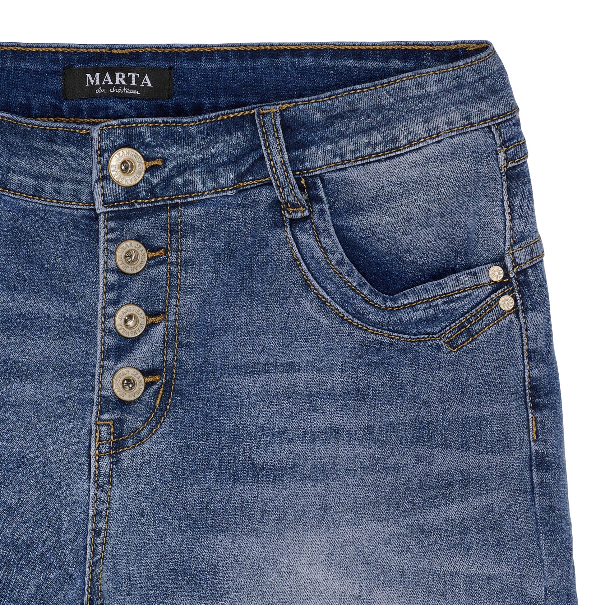 Solene-farkut MARTA, istuvat ja joustavat vaaleat farkut kapeilla lahkeilla ja nappikiinnityksellä – mukavat ja klassiset farkut arkeen.