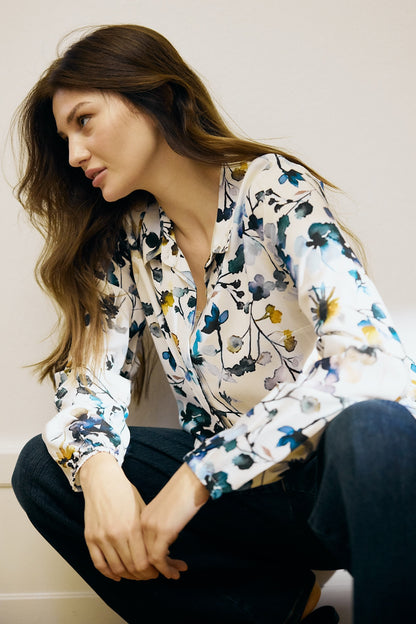 Raikas kukkaprinttipaita Soulmatelta – ecru, piilotettu nappilista, kaulus ja resorireunukset hihoissa