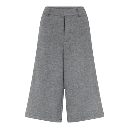 Harmaat culottes-housut korkealla vyötäröllä ja leveillä vajaamittaisilla lahkeilla