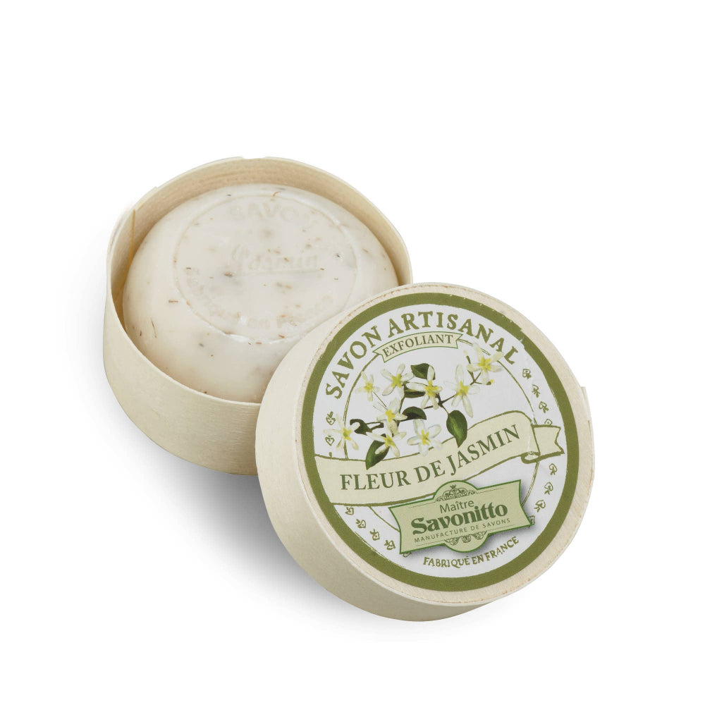 Jasmine-saippua haaparasiassa, kuoriva manteliöljysaippua kanervankukalla, kukkaistuoksuinen käsintehty saippua