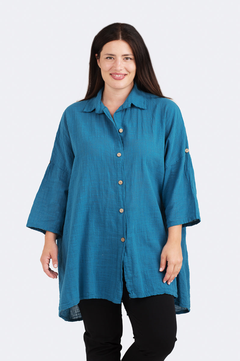 Naisten pitkä musta puuvillapaita, 100 % puuvillakangasta, väljä istuvuus ja rennot käännettävät hihat.