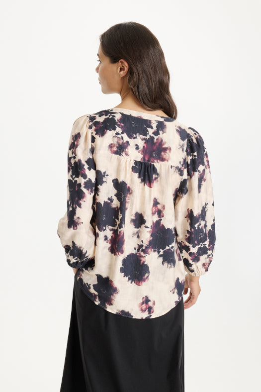 Bonny-paita iN FRONT – vaalea paita viininpunaisilla ja tummilla kuvioilla