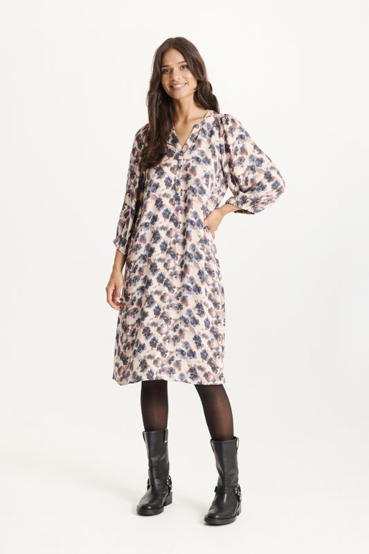 Filice-mekko iN FRONT – beige kukkamekko sinisen ja ruskean sävyissä