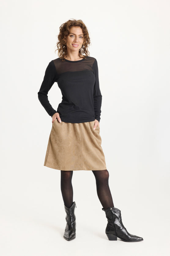 Gudrun lyhyt hame iN FRONT, joustava ja pehmeä arki- ja vapaa-ajan hame taskuilla – mukava ja monikäyttöinen hame.