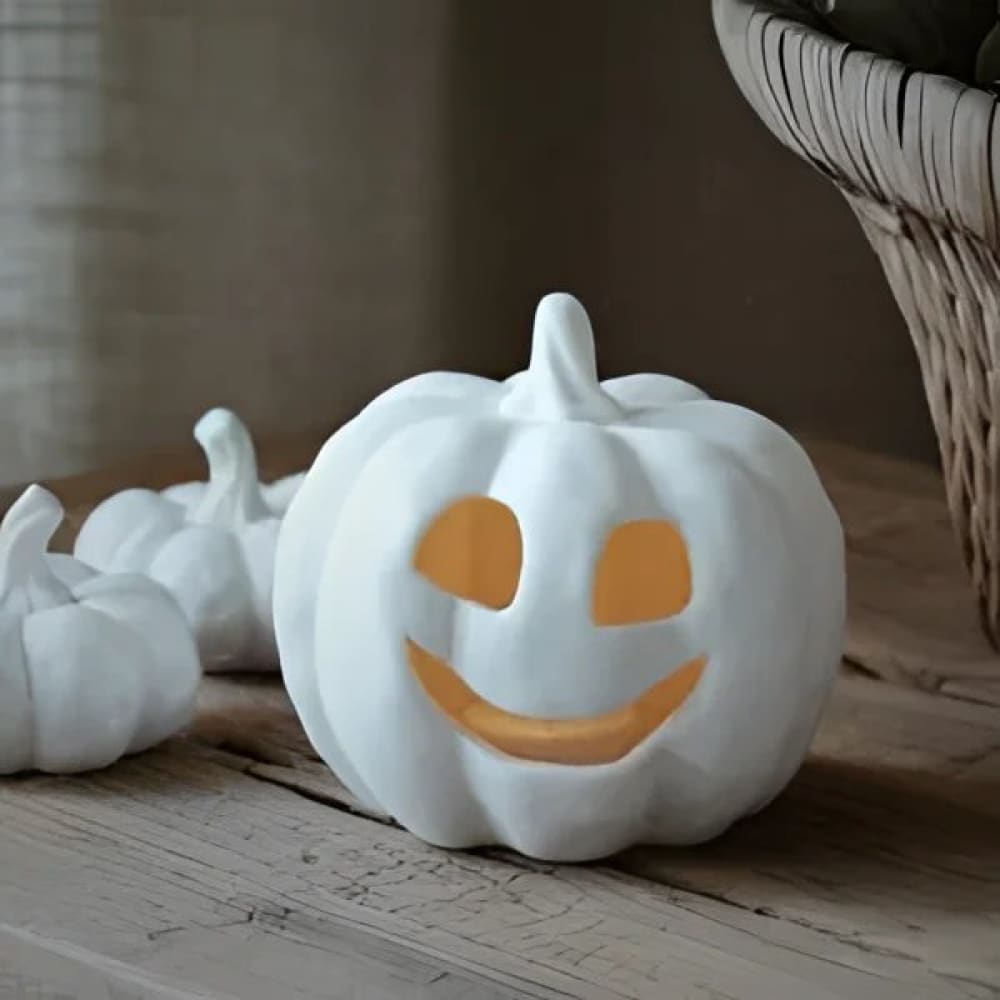 Käsintehty keraaminen Happy Pumpkin -kurpitsalyhty Majas Cottagelta, hauska ja turvallinen LED-tuikuille, syksyyn ja Halloween-juhlaan.