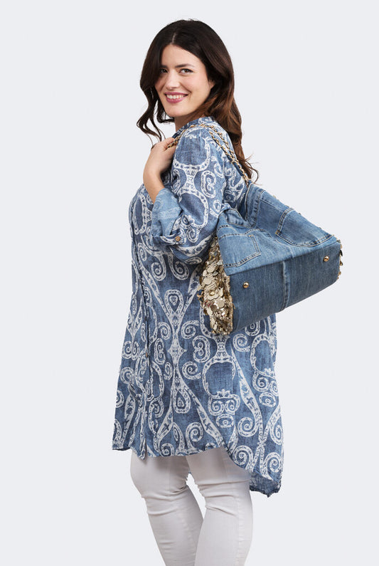 Kultainen farkkukassi, jossa tuplaolkaimet ja kullanväriset paljetit, sisäpussukka, magneettikiinnitys, kaksipuolinen käyttömahdollisuus.