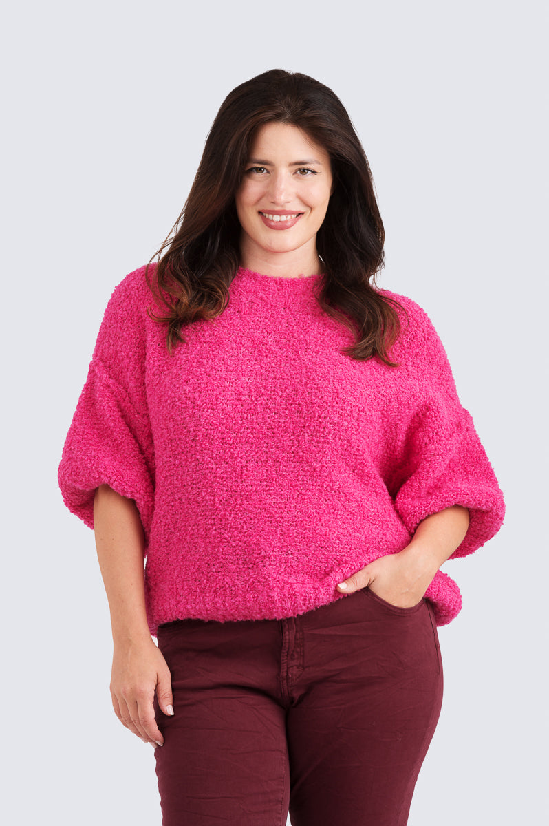 Pörröinen boucle-neule, lyhyt malli ja pussihihat – pehmeä ja tyylikäs arkipusero