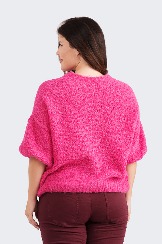 Pörröinen boucle-neule, lyhyt malli ja pussihihat – pehmeä ja tyylikäs arkipusero