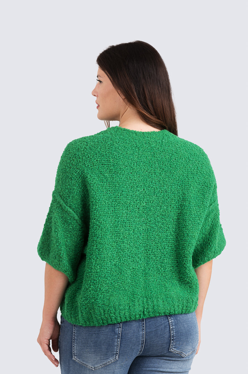 Pörröinen boucle-neule, lyhyt malli ja pussihihat – pehmeä ja tyylikäs arkipusero