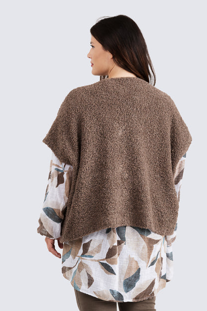 Rebecca-neuleliivi Kotirouva – pehmeä buklee-neuleliivi, lämmin ja rento yhden koon malli