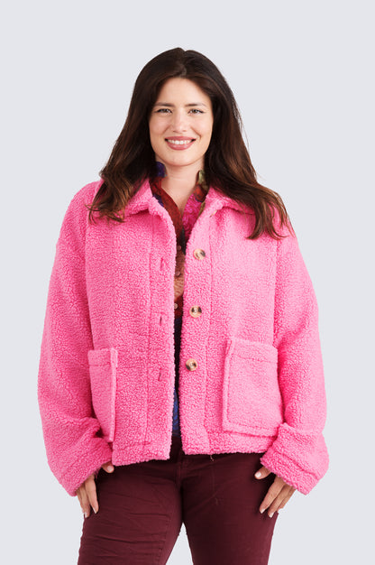 Elena-takki pinkki Kotirouva – pörröinen ja lämmin pinkki neuletakki napituksella ja taskuilla