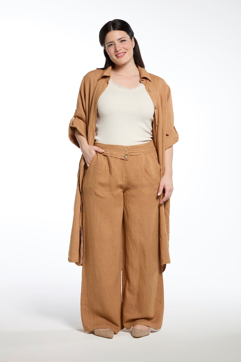 Naisten Pauliina-pellavahousut, suorat lahkeet, sivutaskut, koristeelliset napit edessä, joustava kuminauhavyötärö takana, yhden koon malli 40–44.